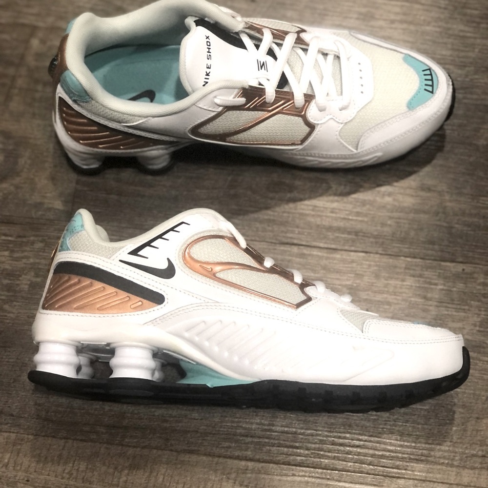 NIKE SHOX ENIGMA SIZE 8